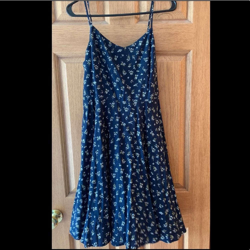 Old Navy Navy Floral Sundress🌿